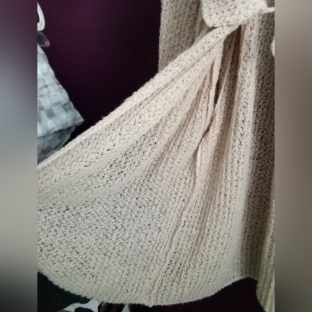 Vintage Oversize Sweater Cream, Beige size Small, medium, Italy with bow, collar - Picture 4 of 9